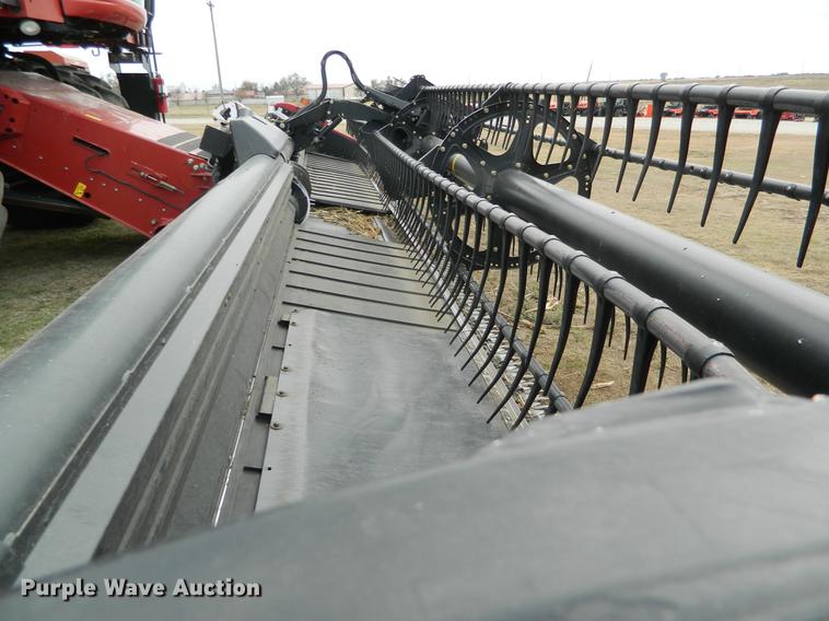 image for item DB1164 2013 Case IH 216240M102BK draper head