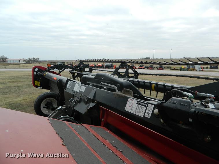 image for item DB1164 2013 Case IH 216240M102BK draper head