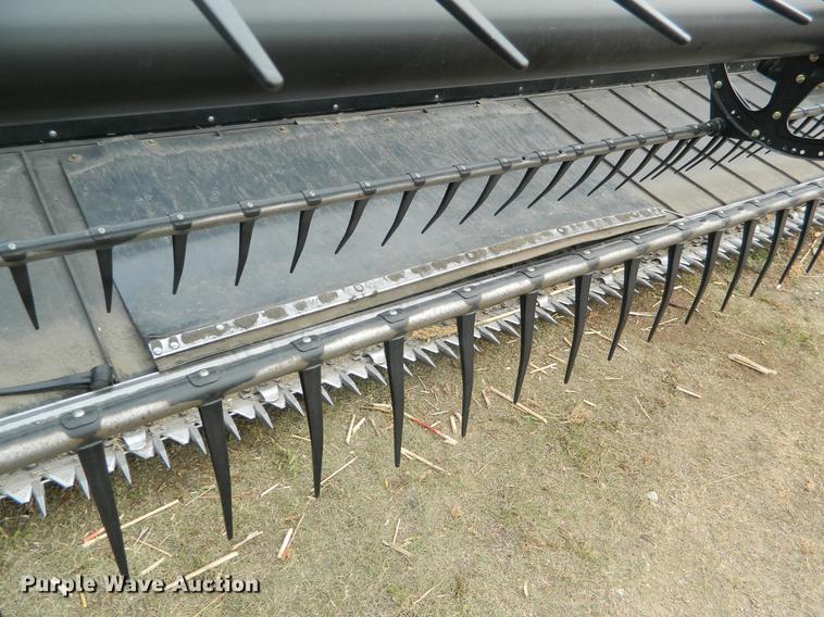 image for item DB1164 2013 Case IH 216240M102BK draper head