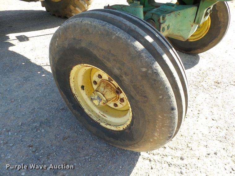 image for item DB4213 1969 John Deere 4520 tractor