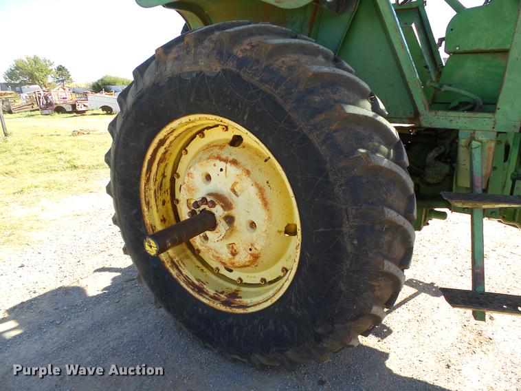 image for item DB4213 1969 John Deere 4520 tractor