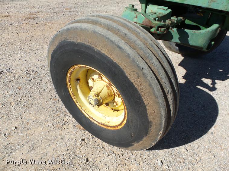 image for item DB4213 1969 John Deere 4520 tractor