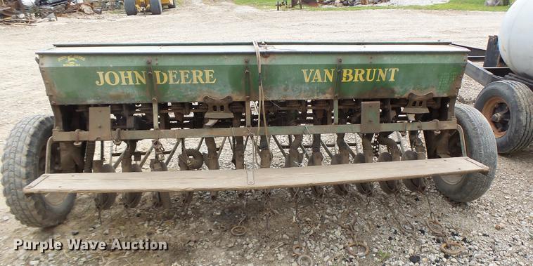 image for item DB9929 John Deere grain drill