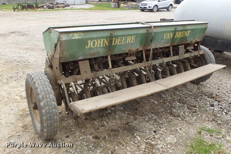 image for item DB9929 John Deere grain drill
