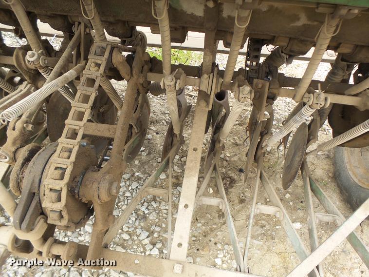 image for item DB9929 John Deere grain drill