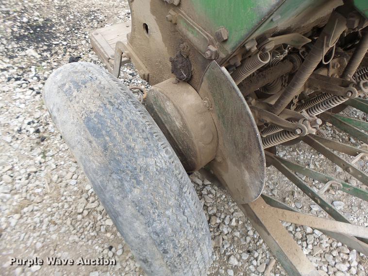 image for item DB9929 John Deere grain drill