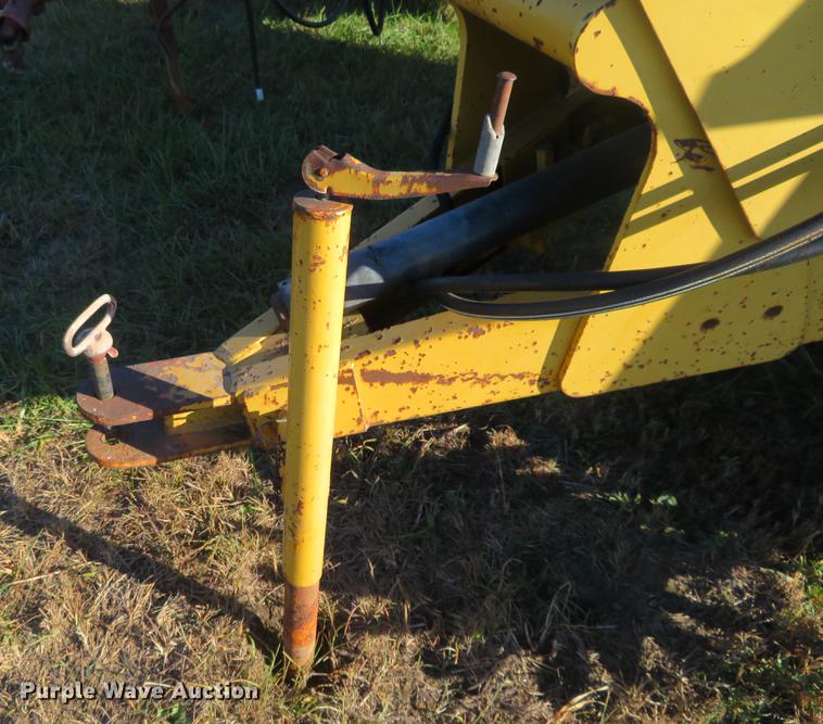 image for item DC0757 1988 Vermeer 604J round baler