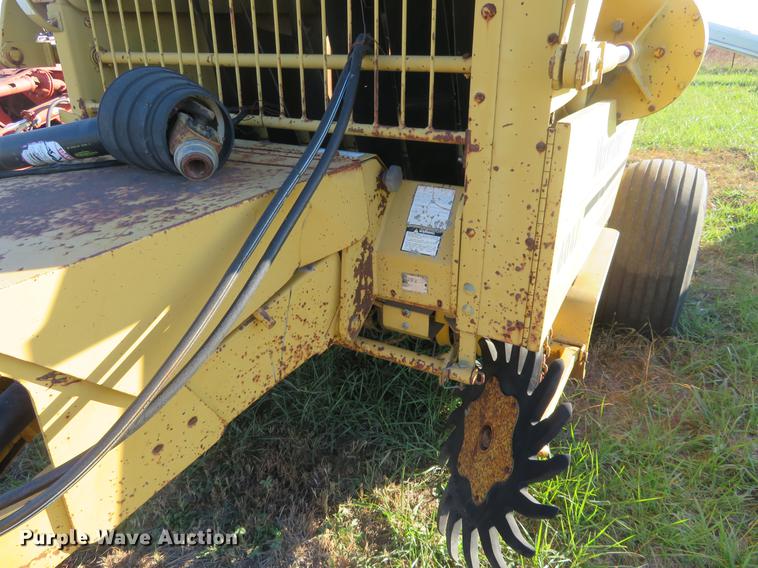 image for item DC0757 1988 Vermeer 604J round baler