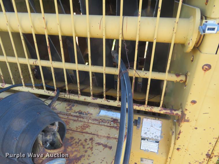 image for item DC0757 1988 Vermeer 604J round baler