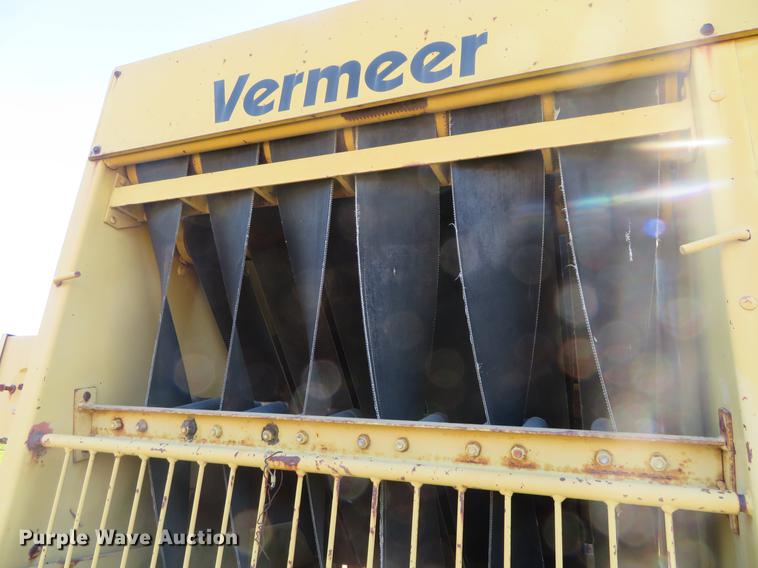 image for item DC0757 1988 Vermeer 604J round baler