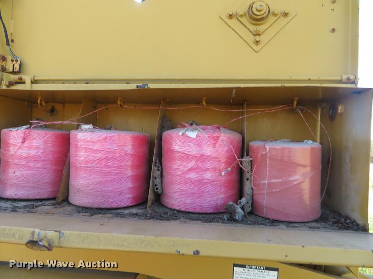 image for item DC0757 1988 Vermeer 604J round baler