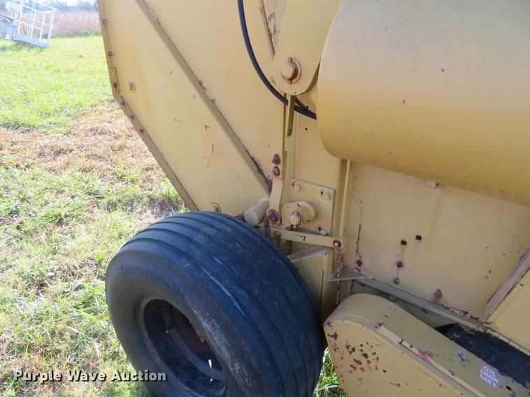 image for item DC0757 1988 Vermeer 604J round baler