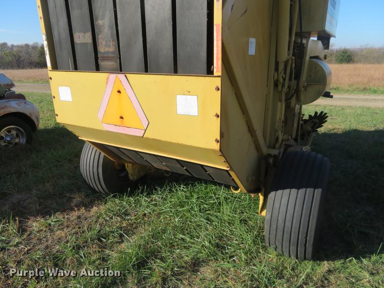 image for item DC0757 1988 Vermeer 604J round baler
