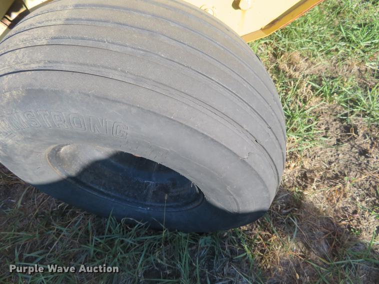 image for item DC0757 1988 Vermeer 604J round baler