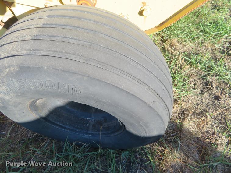 image for item DC0757 1988 Vermeer 604J round baler