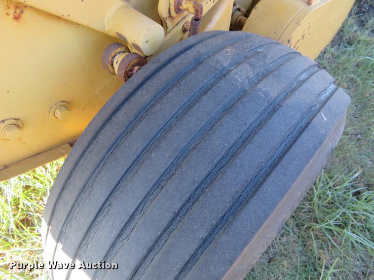 image for item DC0757 1988 Vermeer 604J round baler