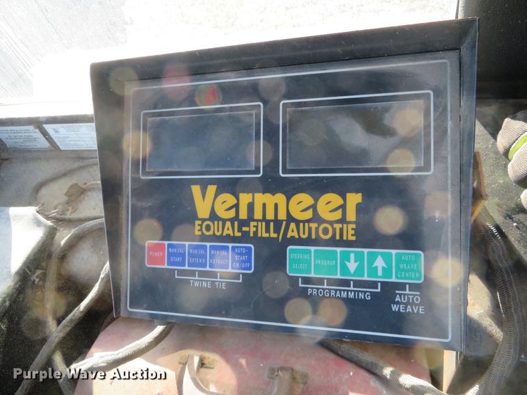image for item DC0757 1988 Vermeer 604J round baler
