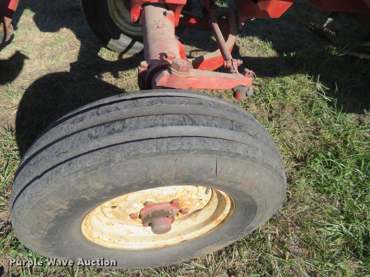 image for item DC0766 International Farmall 666 tractor