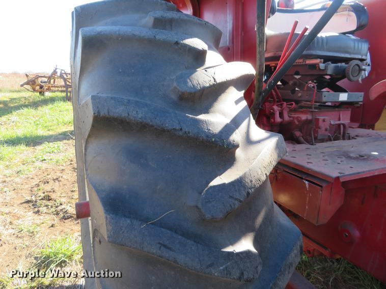 image for item DC0766 International Farmall 666 tractor