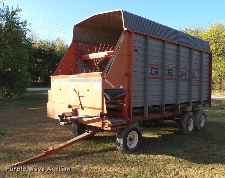image for item DC1024 Gehl 970 forage wagon