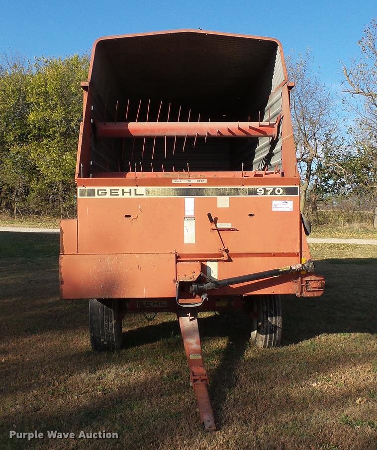 image for item DC1024 Gehl 970 forage wagon