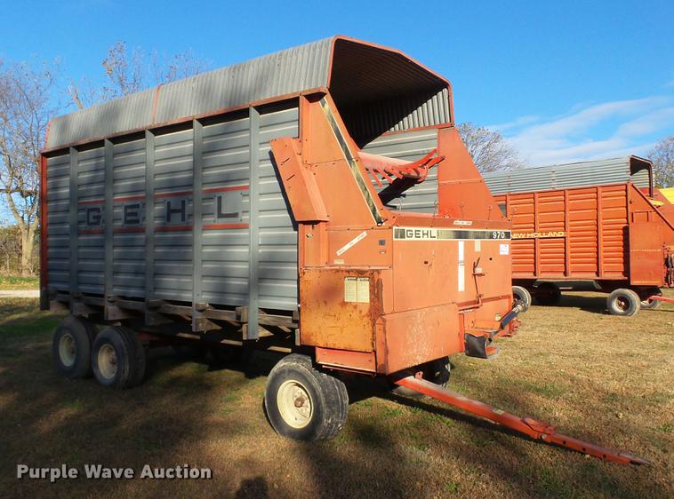 image for item DC1024 Gehl 970 forage wagon
