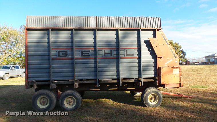 image for item DC1024 Gehl 970 forage wagon