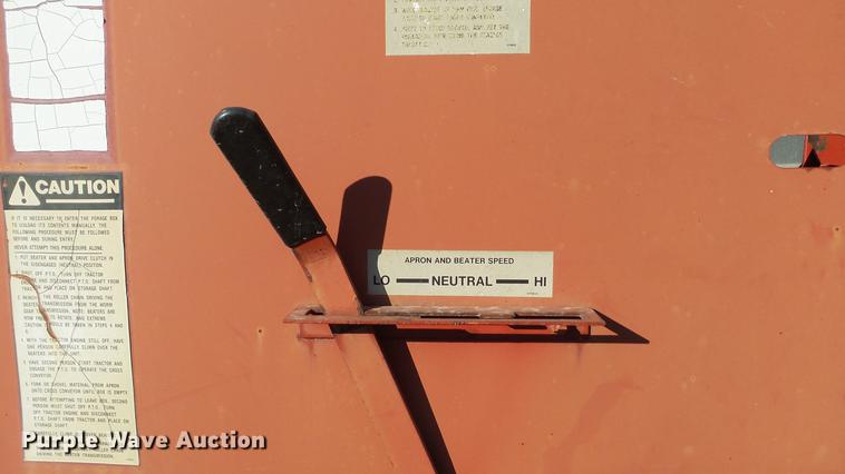 image for item DC1024 Gehl 970 forage wagon