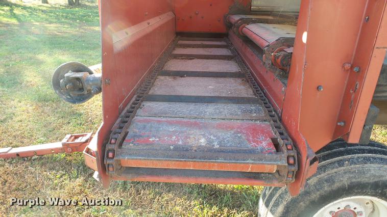 image for item DC1024 Gehl 970 forage wagon