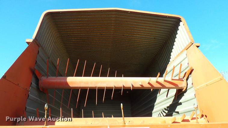 image for item DC1024 Gehl 970 forage wagon