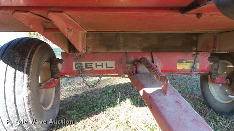 image for item DC1024 Gehl 970 forage wagon