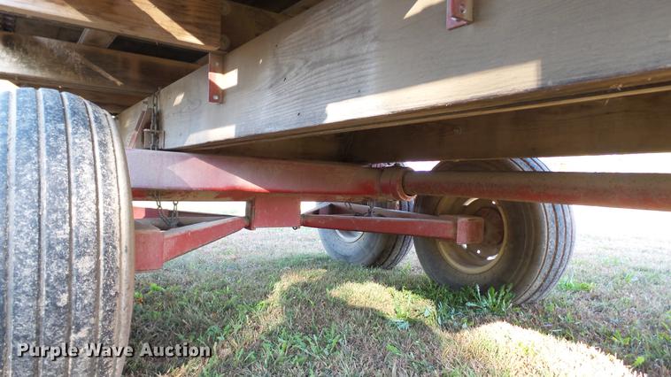 image for item DC1024 Gehl 970 forage wagon