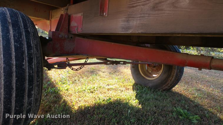 image for item DC1024 Gehl 970 forage wagon