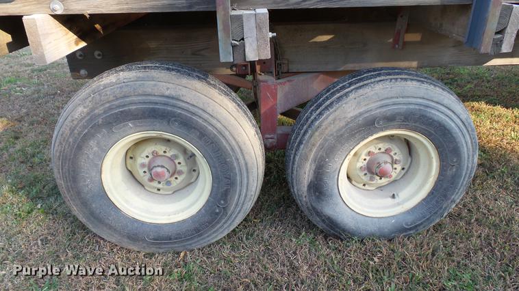 image for item DC1024 Gehl 970 forage wagon