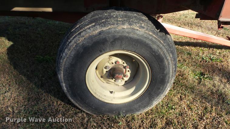 image for item DC1024 Gehl 970 forage wagon