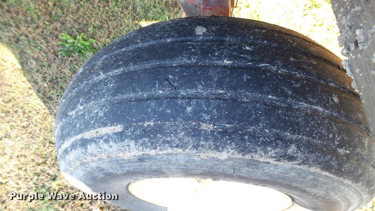 image for item DC1024 Gehl 970 forage wagon