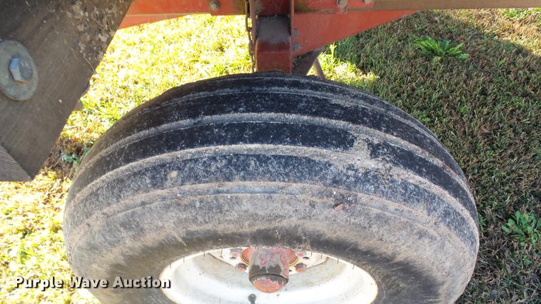 image for item DC1024 Gehl 970 forage wagon