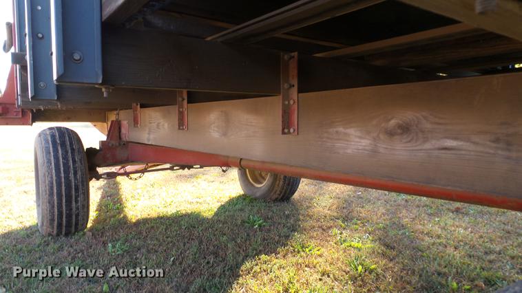 image for item DC1024 Gehl 970 forage wagon