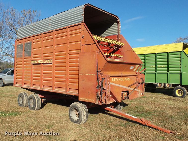 image for item DC1025 New Holland Crop Carrier 8 forage wagon