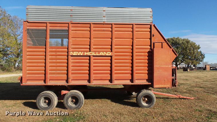 image for item DC1025 New Holland Crop Carrier 8 forage wagon
