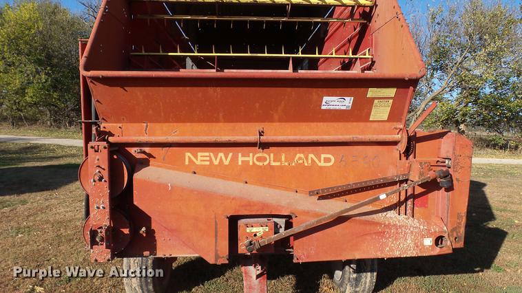 image for item DC1025 New Holland Crop Carrier 8 forage wagon