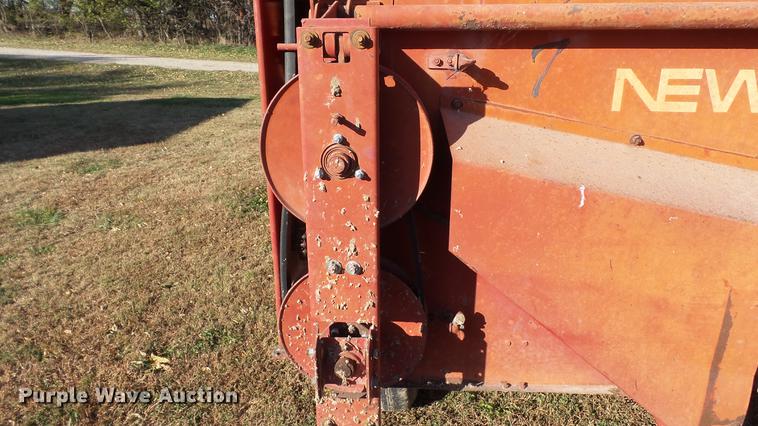 image for item DC1025 New Holland Crop Carrier 8 forage wagon