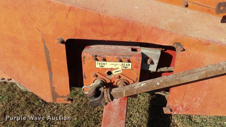 image for item DC1025 New Holland Crop Carrier 8 forage wagon