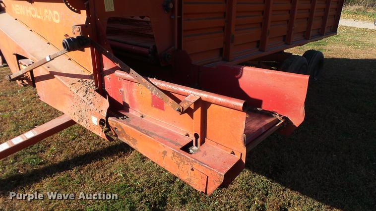 image for item DC1025 New Holland Crop Carrier 8 forage wagon