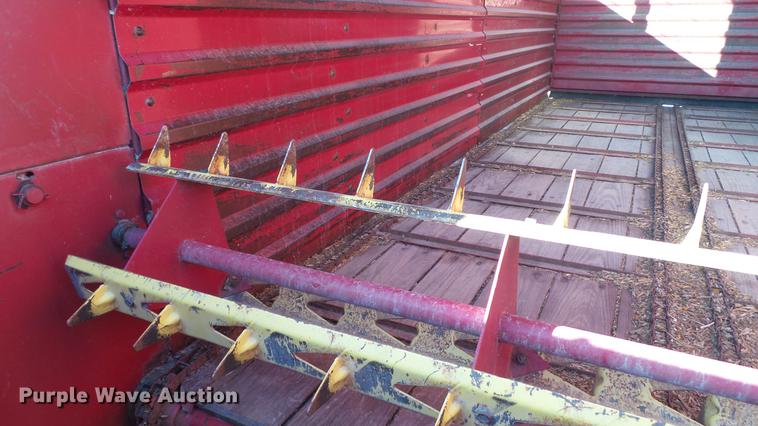 image for item DC1025 New Holland Crop Carrier 8 forage wagon