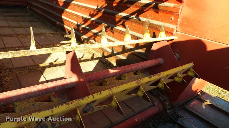 image for item DC1025 New Holland Crop Carrier 8 forage wagon