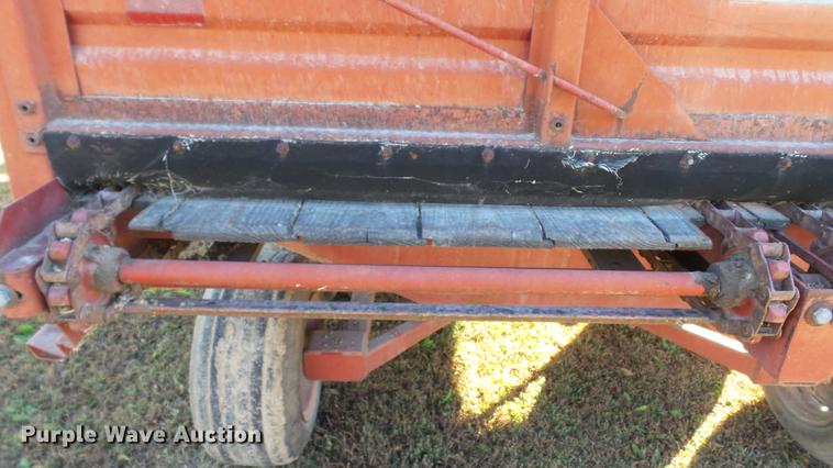 image for item DC1025 New Holland Crop Carrier 8 forage wagon