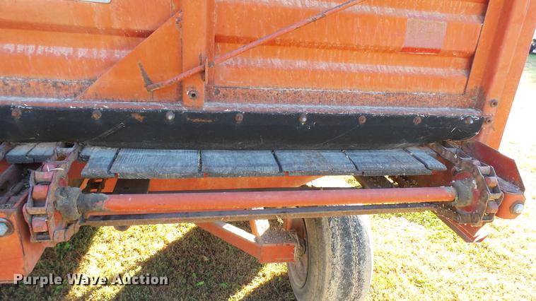 image for item DC1025 New Holland Crop Carrier 8 forage wagon