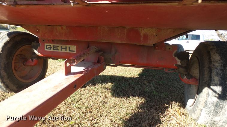 image for item DC1025 New Holland Crop Carrier 8 forage wagon