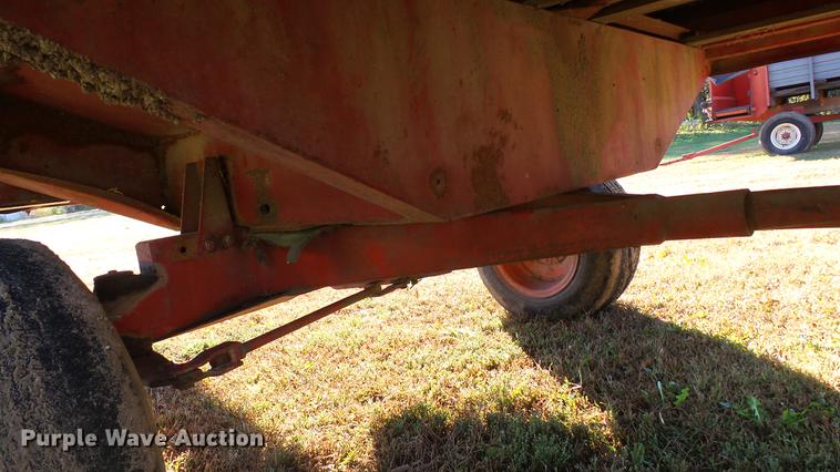 image for item DC1025 New Holland Crop Carrier 8 forage wagon